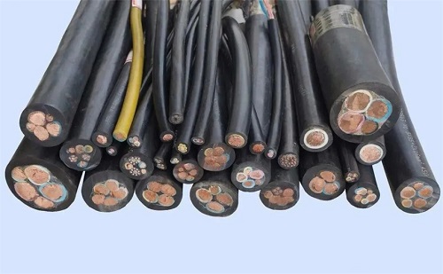 電力電纜絕緣層中的電場分布(圖1)