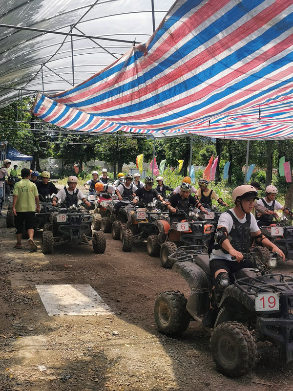 小鎮(zhèn)越野車(chē)